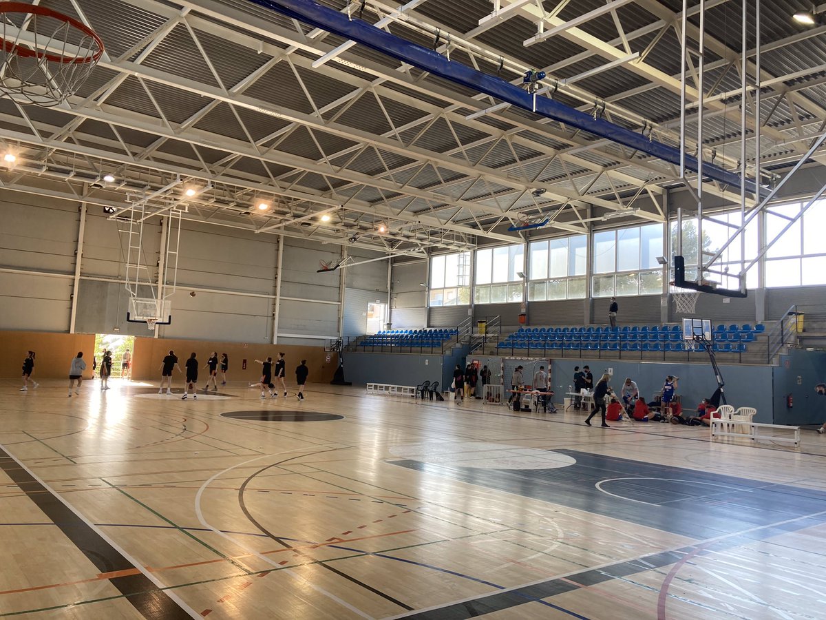 ljromero_7's tweet photo. ... Moltíssimes gràcies a l’@abvendrell per la seva organització del partit d’avui. Gran feina en tots els aspectes, un plaer continuar aquesta col.laboració ... https://t.co/kYxIpjDgG5