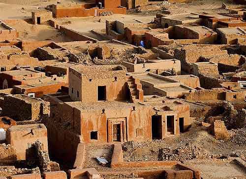 AfroRootsDNA's tweet photo. West Africans built in stone by 1100 BC. Evidence In Tichitt-Walata region of Mauritania shows “large stone masonry villages” that date back to 1100 BC consisted of roughly circular compounds connected by “well-defined streets” found by Archeologist https://t.co/YGaGIHdTTk