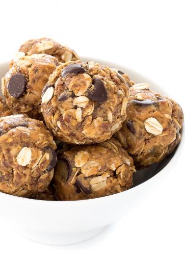 scstatelibrary's tweet photo. It's Whole Grain Snack Day! Prepare these five ingredient energy bites to enjoy today and any day. We first made them around the holidays to help curb cravings. Now, let them help you enter April with a commitment to snacking healthier. #SCReadEatGrow https://t.co/zOppU4MYEV https://t.co/50bNzNtU5J