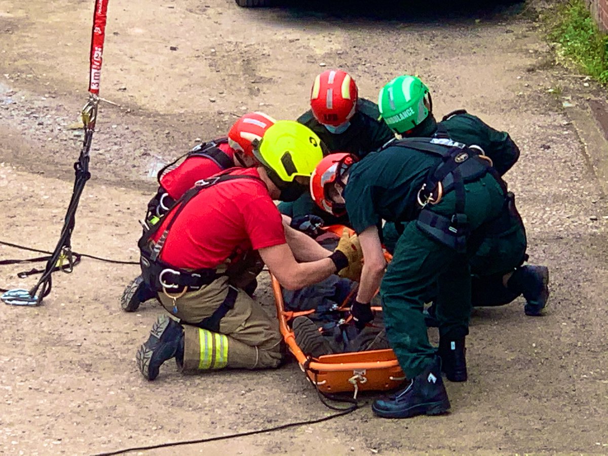 EasternFirePics's tweet photo. Excellent #multiagency working between @Ldn_Ambulance @LAS_HART teams and @LondonFire @LFBWestminster firefighters during technical rescue procedure using #lineoperations and the #crane capabilities of the new @EOneUKLtd @ScaniaUK @MCamiva 32M TL #TurntableLadder ๐๐ฅ๐ https://t.co/WioO74pJl3