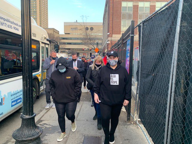 yosoyyahaira1's tweet image. Today members of @seroxbury members and I had the distinguished pleasure to participate in a #methadonemile walkthrough with District Attorney @DARollins. She asked many questions, engaged her constituents and promised her continued participation in safety planning. #seroxbury