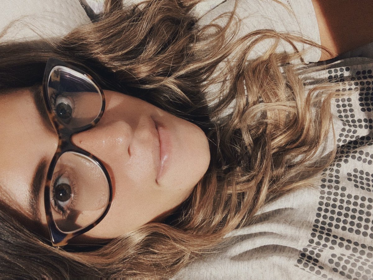 adrivm14's tweet photo. Una de anoche, lista para dormir ✨✨

#BABYBUMP #Embarazada #embarazo #FelizMiercolesATodos #gestando #Glasses #pandemia https://t.co/8TkxnroqMr