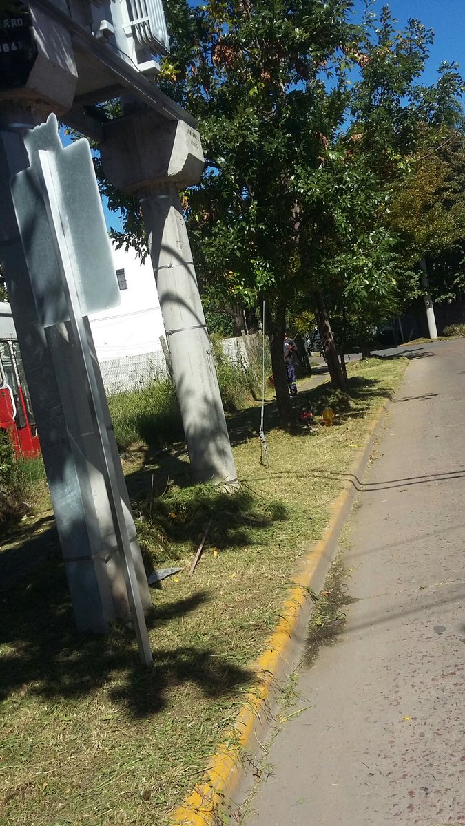 jorge_pelozo's tweet photo. Corte de Pasto y  limpieza General Pacheco https://t.co/l1zJvlqq9B