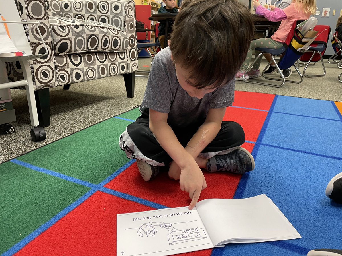 DweHolland's tweet photo. The kindergartners in Ms. Acosta’s class are reading and loving it! Our decodable Flyleaf readers are making confident readers and happy teachers here at DWE. 📚 @HumbleISD_DWE @Humble_ElemELA  @MsAcosta_DWE https://t.co/phbYuDiRFy