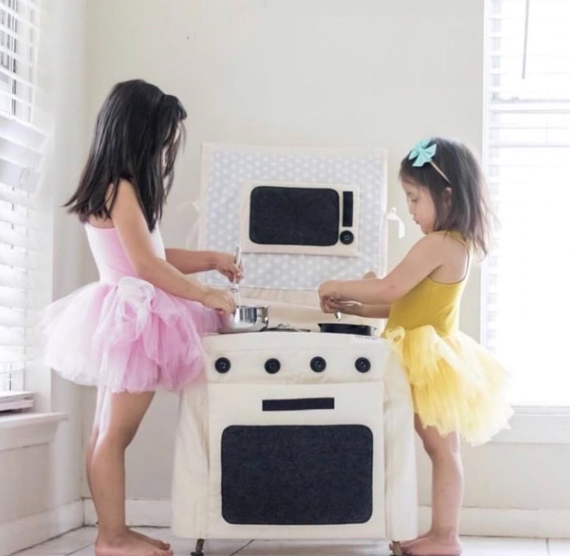 Our Stove Set makes the best weeknight activity - quick setup and quick cleanup! Tutu's are not required, but strongly encouraged 🩰 Happy Wednesday! Link to shop below!

amazon.com/dp/B077TFWFWT

#popohver #pretendplay #weeknightactivities #playkitchen #pretendplay #playallday