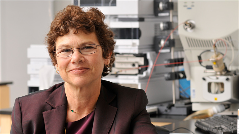 TheOfficialACM's tweet photo. ACM Fellow Francine Berman of RPI received the 2009 ACM-IEEE CS Ken Kennedy Award for her influential leadership in the design, development and deployment of national-scale cyberinfrastructure. https://t.co/Hw3GxrG9c0 
Which women in computing inspire you? #SheIsWhyICode #WHM https://t.co/dTVFRn9Khd