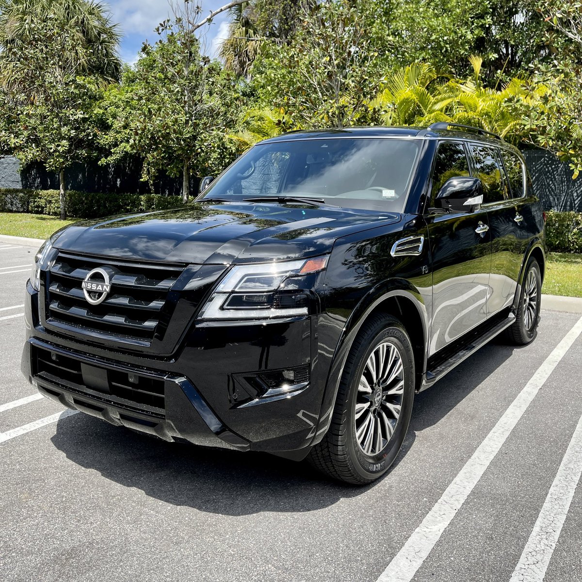 GreenacreNissan's tweet photo. The newly redesigned 2021 Nissan Armada was built to take you to new heights 🙌 #GreenacresNissan #NissanArmada #FreeTestDrive #WeMakeItEasy https://t.co/iEsiFs0o1e