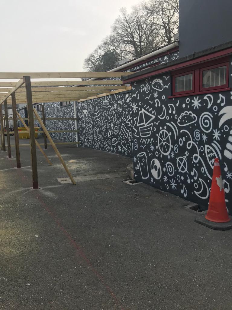 Skinnersbrewery's tweet photo. How’d you like them doodles! #doodles #skinnersbrewery #cornishbrewery #truro #alefrescosquare #alefresco #skinnerscorner #morethanabrewery @themuralcompanyuk #cornwall https://t.co/MPssD1mMe9