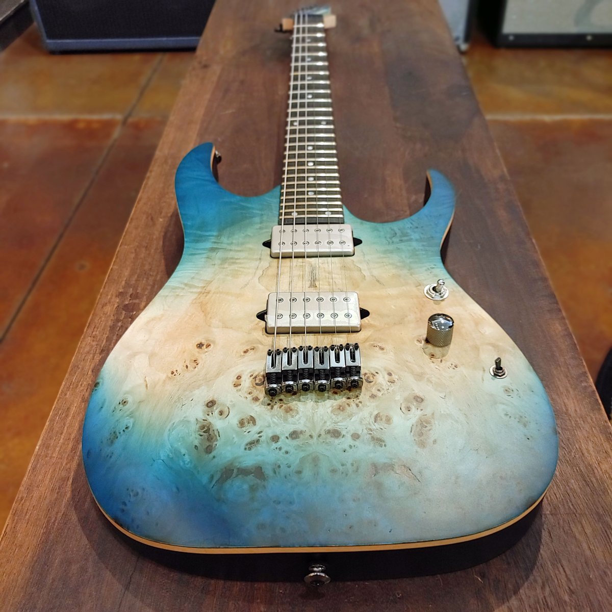 The Caribbean Islet Flat finish on this Ibanez guitar is making us want to go to the beach! #ibanezguitars

Shop-->bit.ly/3sE57YM