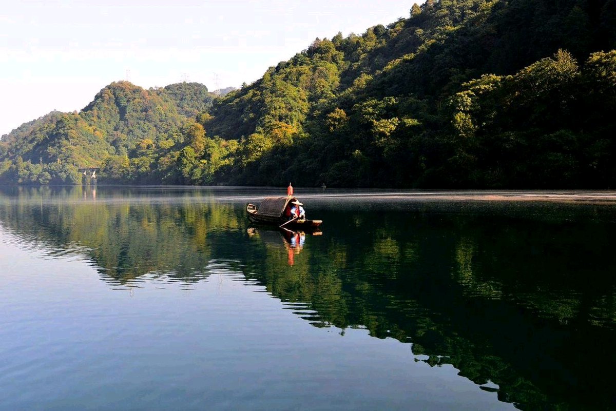 simontourcom's tweet image. The Misty Small Dongjiang River is in Chenzhou, Hunan Province. It is 12 km long and the water is so pure that you can drink it directly. Every May to October, the entire river seems like a wonderland. The best time to see the fog is from 06:30 to 08:30 and 17:30 to 19:30.