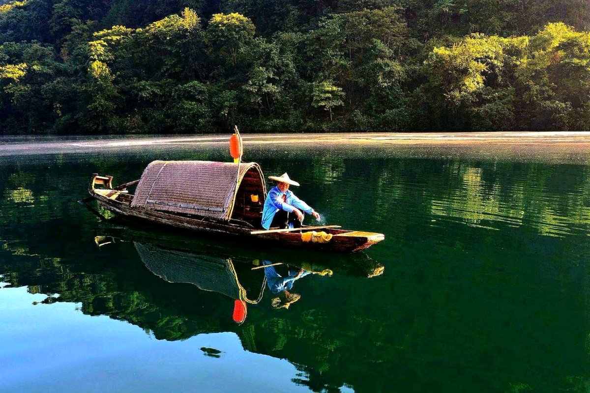 simontourcom's tweet image. The Misty Small Dongjiang River is in Chenzhou, Hunan Province. It is 12 km long and the water is so pure that you can drink it directly. Every May to October, the entire river seems like a wonderland. The best time to see the fog is from 06:30 to 08:30 and 17:30 to 19:30.