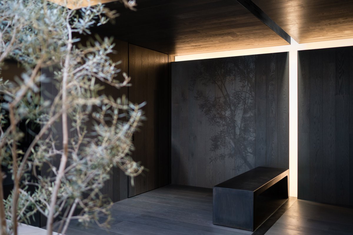 Minimalism is an international design language.
RTA – Flagship Store, West Hollywood
@rtabrand @dbarchitecture 
Photo credit: <a href="/bshigeta/">BRANDON SHIGETA</a>
.
.
.
#architect #Modaainc #Modaaconstruction