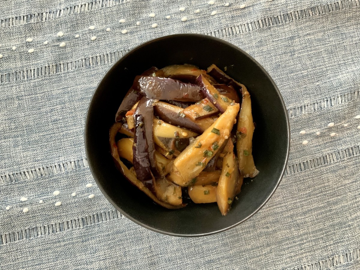 vegpapa's tweet photo. These Chinese aubergines in spice garlic sauce are packed with flavour and are ready in just 15 minutes! https://t.co/vMoB0xuMo7 
#aubergines #stirfrys #eggplant #vegpapa https://t.co/SUpGkInDDz
