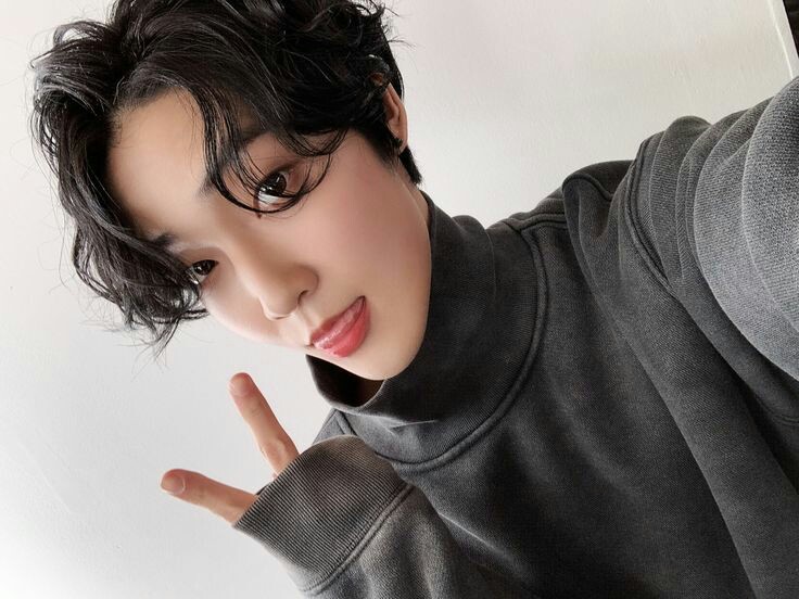 ⠀⠀⠀⠀⠀ ⠀⠀⠀⠀ Marzo 31

—publica en instagram un par de fotos que se tomo en su nuevo departamento. —