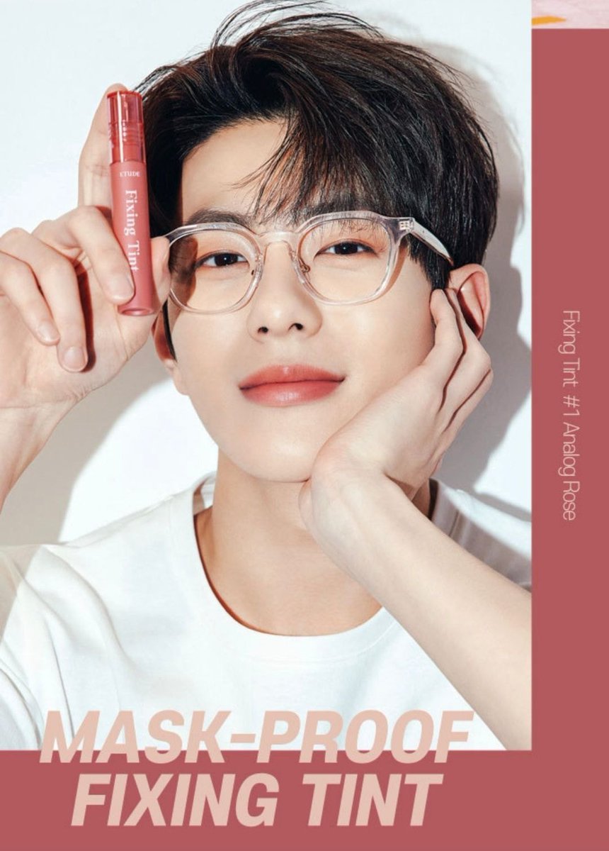 thinkabtbomin's tweet photo. THE GLASSES HE IS SO CUTE https://t.co/qg0QmQjPC3