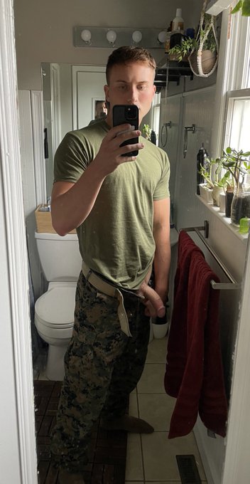 anybody want to give this marine a hand?? https://t.co/UXWIyMYMn3 https://t.co/O0HSk8r2bI<a href="/tag/newprofilepic"class="tags"><span>#newprofilepic</span></a>