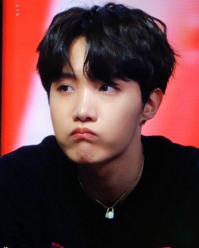 hopevoir's tweet photo. hobi reverse  🖤🧡 https://t.co/r72Q786bE7
