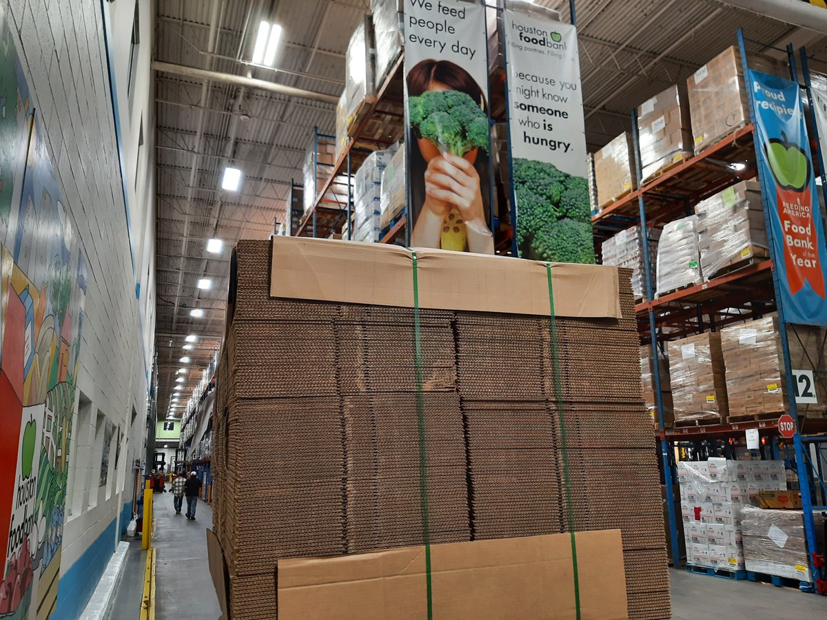 HoustonFoodBank's tweet photo. A box can hold many things and in this instance it was food and hope. When there was a need for boxes to help us us distribute food after the winter storm, @IntlPaperCo delivered 36,000 of them! We send them a thank you x 36,000 for each family they helped. #HelpFillTheBoxes https://t.co/ShJEDBlUt1