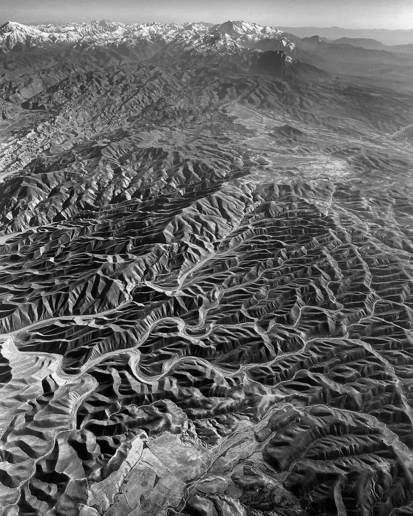everydayafg's tweet photo. Falling into history
Photo by @lynzybilling
#thedescent #kabul #afghanistan #mobilephotography #shadowscapes #landscape_lover #blackandwhite #everydaykabul #blackandwhitelandscape #landscape_perfection #blackandwhite_photography #everydayeverywhere #… https://t.co/lLLuGbWi13 https://t.co/0cfLaDMmUZ
