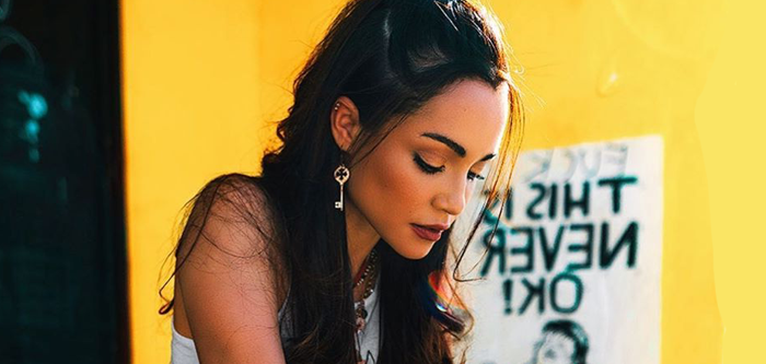 UrbansHistory's tweet photo. Con una voz, capaz de transpórtanos a un mundo, donde las diferencias, las fronteras y las guerras parecen ser, solo un mito, Sharlene Taule, nos atrapa con la magia de sus canciones https://t.co/2J8KIkga1k @SharleneTaule https://t.co/arCsxpRO7o