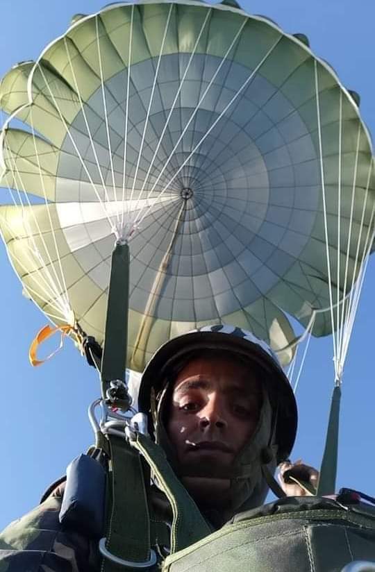 EAEmu1's tweet photo. It's time to jump 😱😱😱😱 https://t.co/MA9SkGXmf8