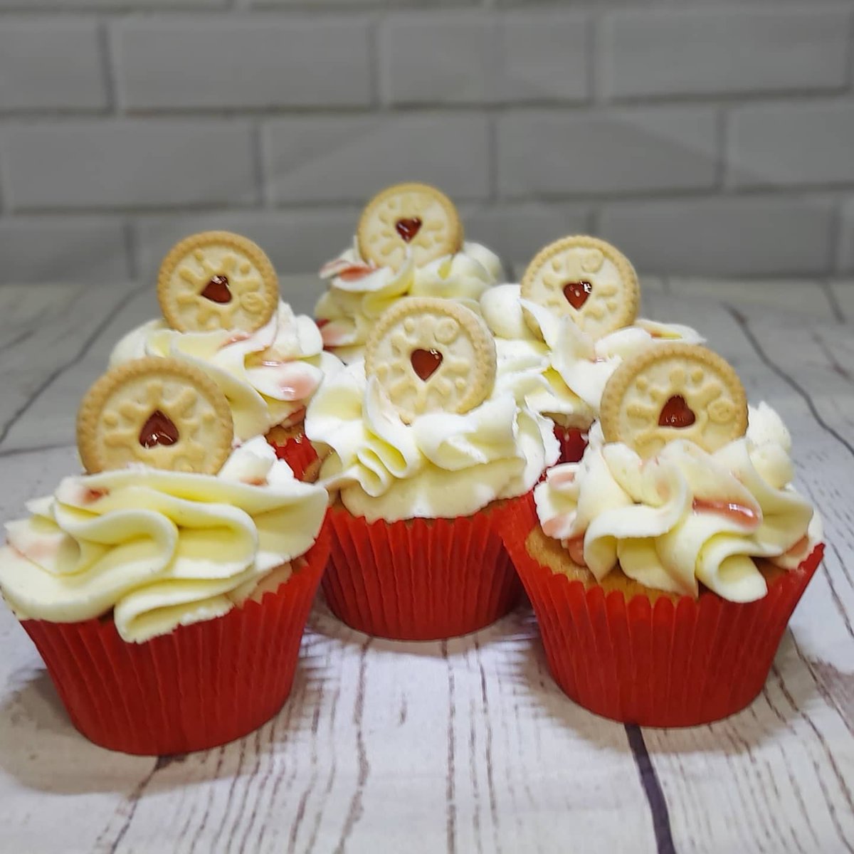 thepeakybaker's tweet photo. Latest #bake for our product range is our @Oreo #cupcakes and our @jammiedodgers #cupcakes find more of our bakes at 
https://t.co/BAcPhw6YVS

#icedjems #vanillavalley #cakesofinstagram #cake #jammydodgers #oreocake #oreo #tasty #cupcakesofinstagram https://t.co/TdSsEZVZ9h