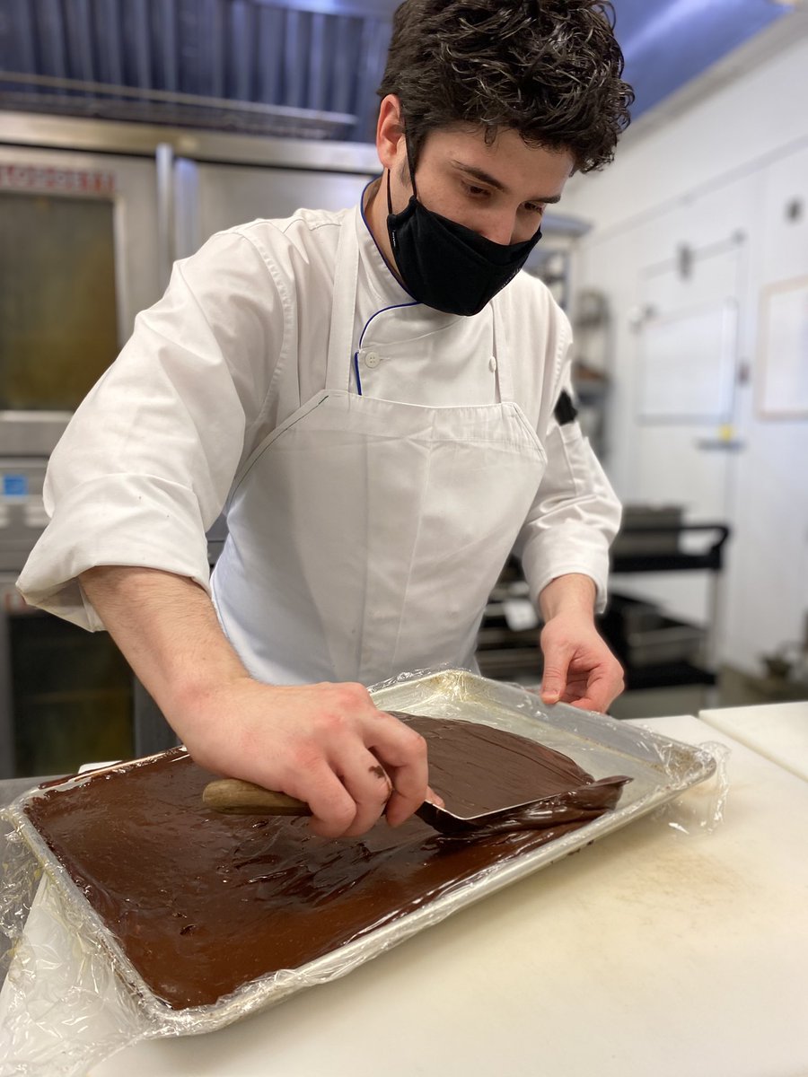 Members, our Sous Chef Daniel is working hard this afternoon preparing some fresh chocolate fudge! Don’t miss out on ordering it for dessert this week 🤤 #Windermeregcc #dessert #chocolatefudge #mouthwatering