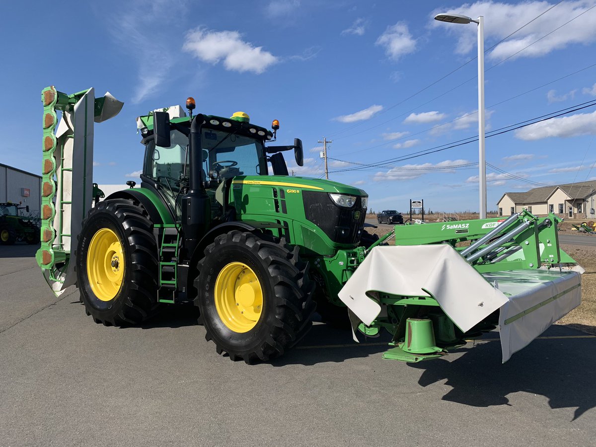 Another late afternoon delivery! #JohnDeere #6230R #SaMASZ #30’10” #GreenDiamondEquipment