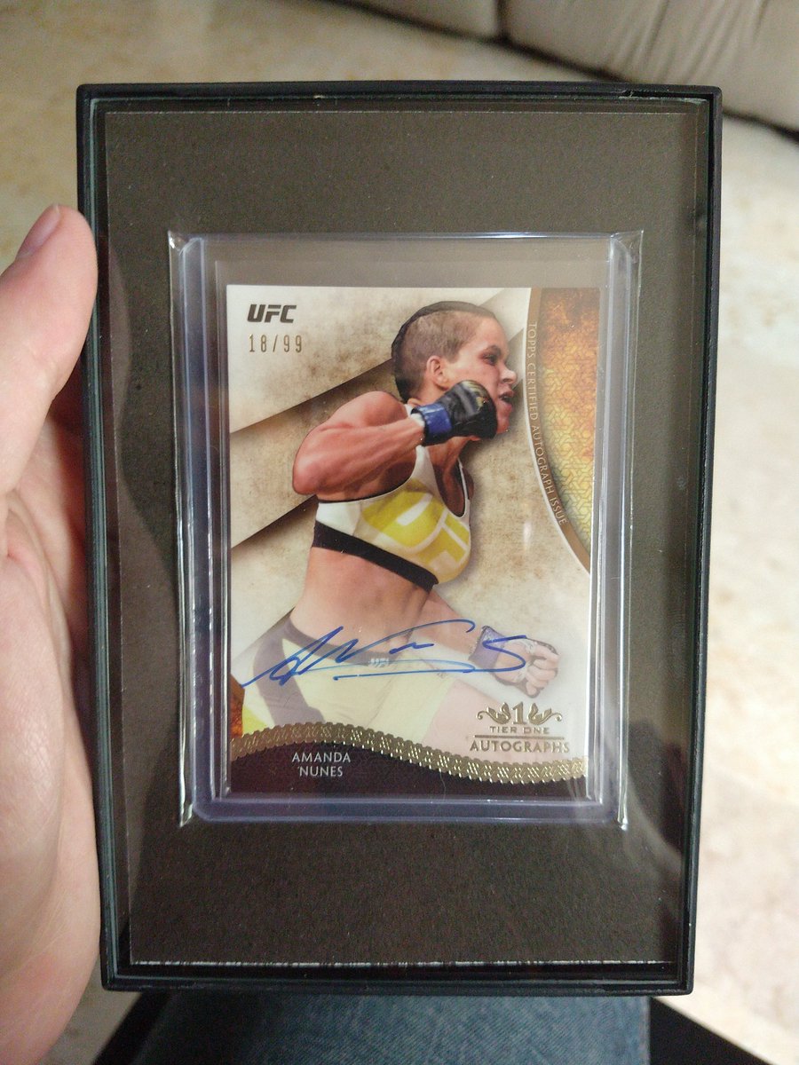 MY BOYFRIEND GOT ME AN ACTUAL SIGNED PICTURE OF AMANDA NUNES FOR MY BIRTHDAY.

I WANT TO CRY GUYS, WHAT THE HELL. https://t.co/467PGLYbR1