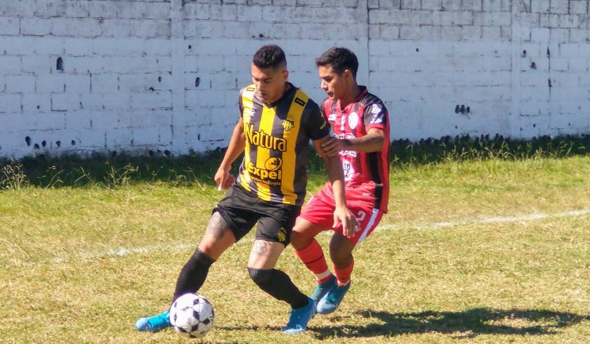 #LigaRegional PROGRAMACIÓN

PRIMERA A - FECHA 6

SÁBADO 3

20.00 Centro Cultural Alberdi - <a href="/clubherlitzkaLV/">Club Sp. C. Herlitzka</a>
Árbitro: Sebastián Bustos

20.15 <a href="/AteneoVecinos/">Ateneo Vecinos</a> - @comunalesR4
Árbitro: Franco Bergesse

DOMINGO 4

16.30 Lautaro <a href="/CSyBDLRoncedo/">Club Roncedo</a> - <a href="/CASampachoOfi/">Club Atlético Sampacho</a>
Árbitro: Gerardo Cabral