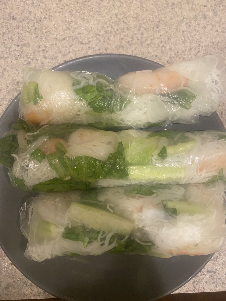 TheSierraReed's tweet photo. Pfffff someone send help! How do I roll these ?!😩 
This is so ghettoo🥴 https://t.co/BZf3I1Xw6n