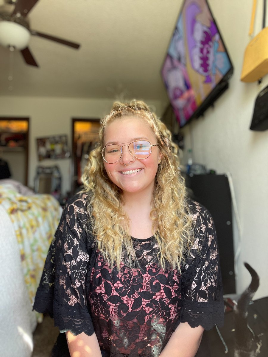 kynziwebb's tweet photo. i just wanted to get on here and celebrate me losing 50 pounds 😊 all natural face today. i’m GLOWING 🥰🥵 https://t.co/pcvu0I1alX