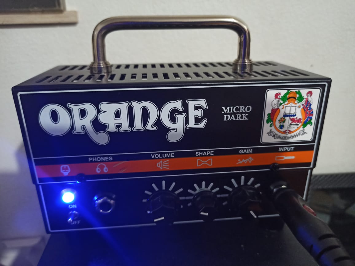 SupraHumanoBand's tweet photo. Llegó mi regalo de cumpleaños 🤘🏼😎🎸 #myprecious🖤
#OrangeAmplification
#MicroDark https://t.co/08nGnQZsr2
