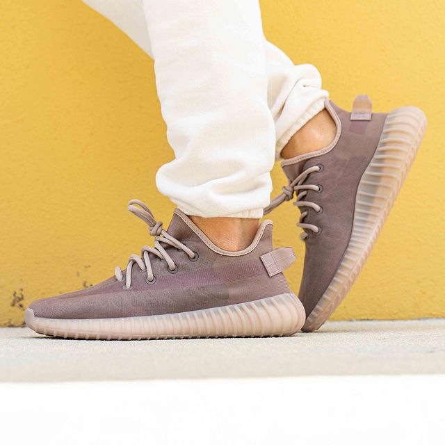 TheSiteSupply's tweet photo. Yeezy Boost 350 V2 "Mono Mist" 👟 

🗓️ Coming Soon...

📸 yankeekicks IG https://t.co/P8Y33DUuvu