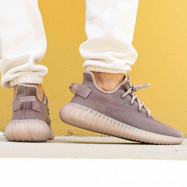 TheSiteSupply's tweet photo. Yeezy Boost 350 V2 "Mono Mist" 👟 

🗓️ Coming Soon...

📸 yankeekicks IG https://t.co/P8Y33DUuvu