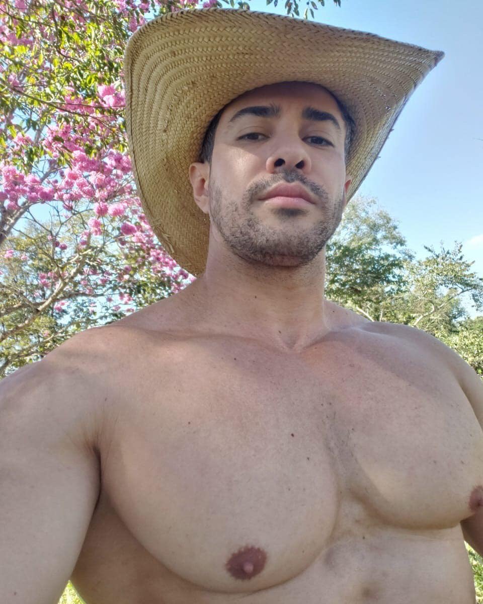 TetasDeHombre's tweet photo. 🤠🤠🤠 @TetasDeHombre https://t.co/Q4gXTA2xBa