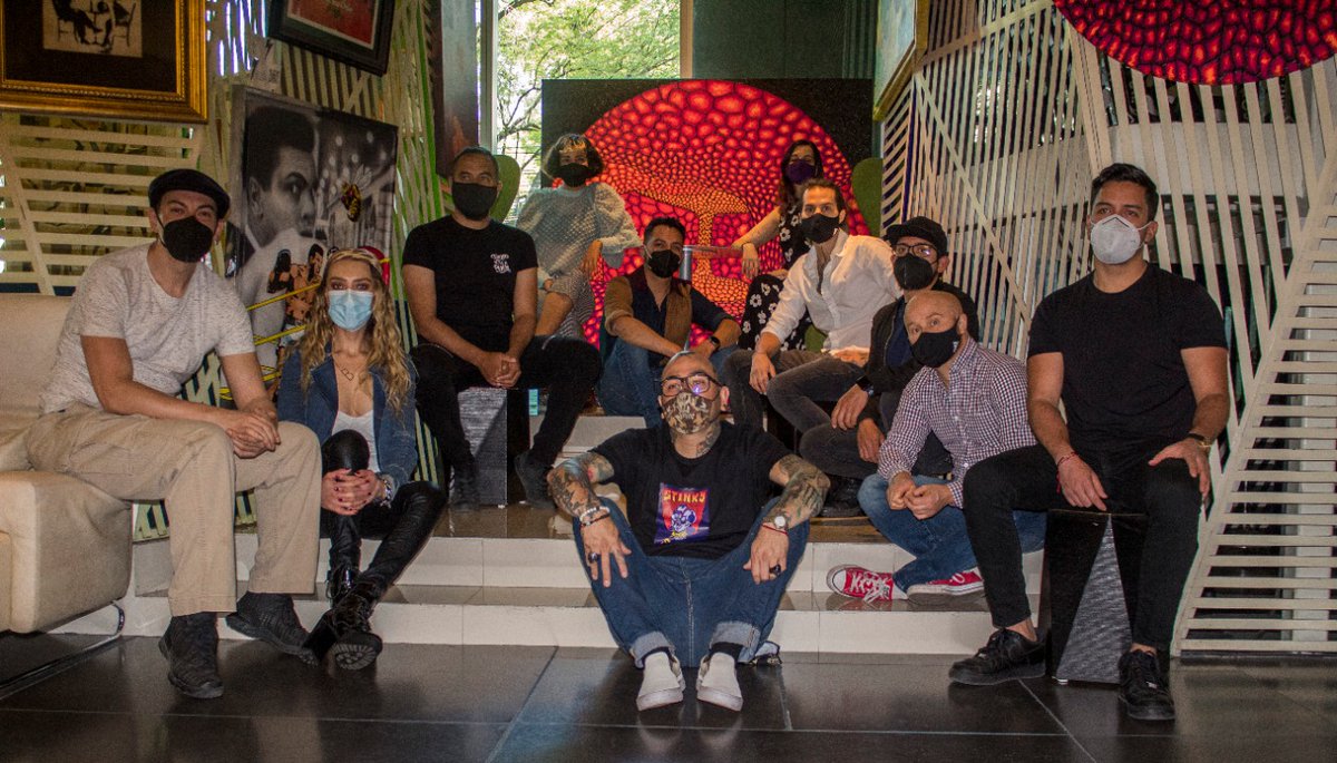shopsandbrands's tweet photo. La #exposicion en #Hotel #W #MexicoCity para huéspedes y visitantes reúne piezas llenas de energía pop de artistas locales con trayectoria intl como Frank Mysterio las mixturas de Machone influenciadas por el #PopArt el Propaganda el #AgitPop y la #Bauhaus
https://t.co/s0jUG4nNY2 https://t.co/907iWbvfoT
