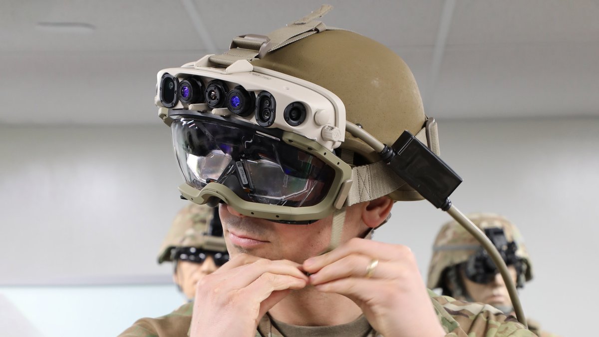 RtoVR's tweet photo. Microsoft Signs $22B Contract with US Army to Bring HoloLens 2 Tech to the Battlefield https://t.co/rSMI3jI3pr https://t.co/nD9LD5C4JP
