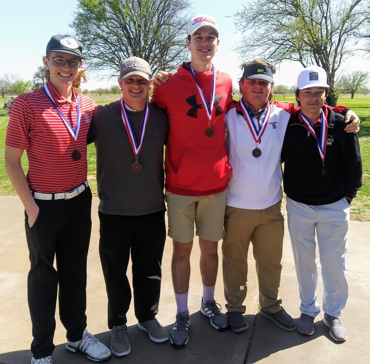 ClayStrealy's tweet photo. Congrats to the @HollidayEagles golf teams on their performance at the District 7-3A tourney. Boys team finished 3rd. Carson Hall finished 3rd overall and was 1st qualifier to Region. Girls team finished 4th. Makayla Smith finished 3rd overall and 1st qualifier to Region. https://t.co/PlvZ6PjjWF