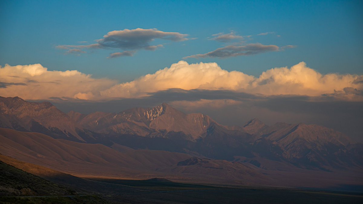 Borah Peak is Idaho's tallest point, ranking in at 12,667 feet elevation. This mountain boasts nearly 6000 feet of prominence, making it one of the rare prized ultra-prominence peaks. The standard route, named Chickenout Ridge, is a semi-exposed third class scramble. #Idaho