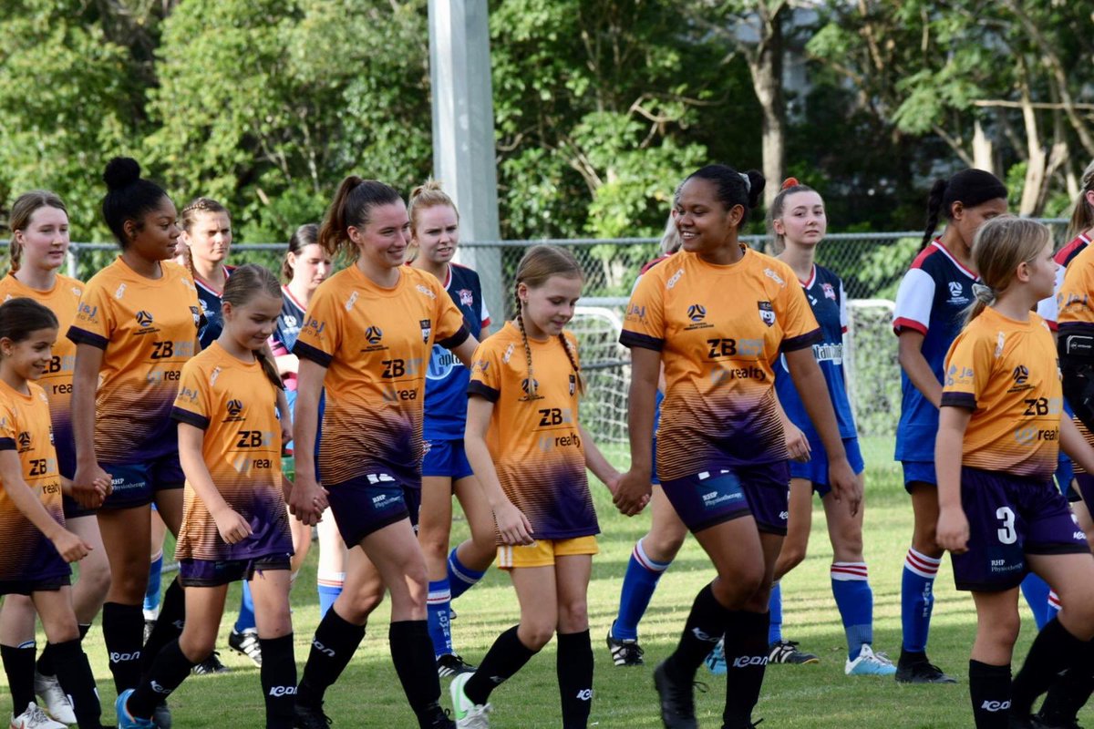TheGapFC1's tweet photo. NPLW | 𝗜𝗻𝘀𝗽𝗶𝗿𝗶𝗻𝗴 𝘁𝗵𝗲 𝗻𝗲𝘅𝘁 𝗴𝗲𝗻𝗲𝗿𝗮𝘁𝗶𝗼𝗻 🐊✨

Our SAP girls walked out alongside the Senior squad for the opening of @FootballQLD Round 3 fixture. https://t.co/kLmywFDaiS