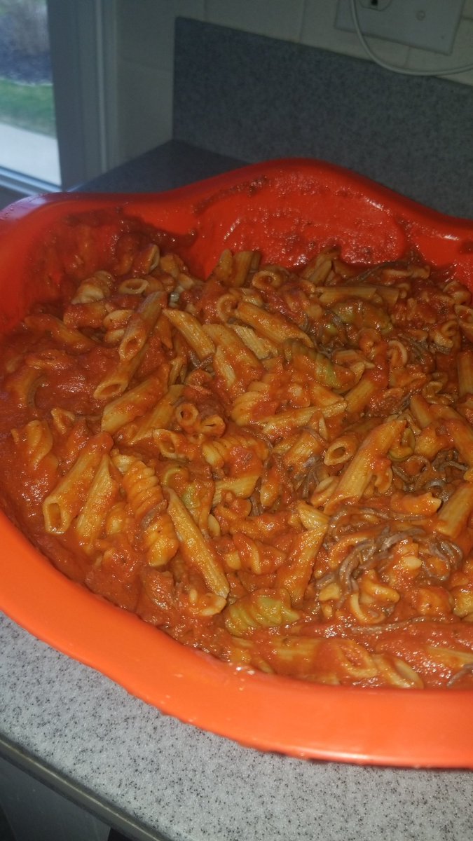 SteveShaneyfelt's tweet photo. @Bounty I was able to use ur product to clean the edges of this messy pasta bowl thanks https://t.co/gBSKNMTVTS