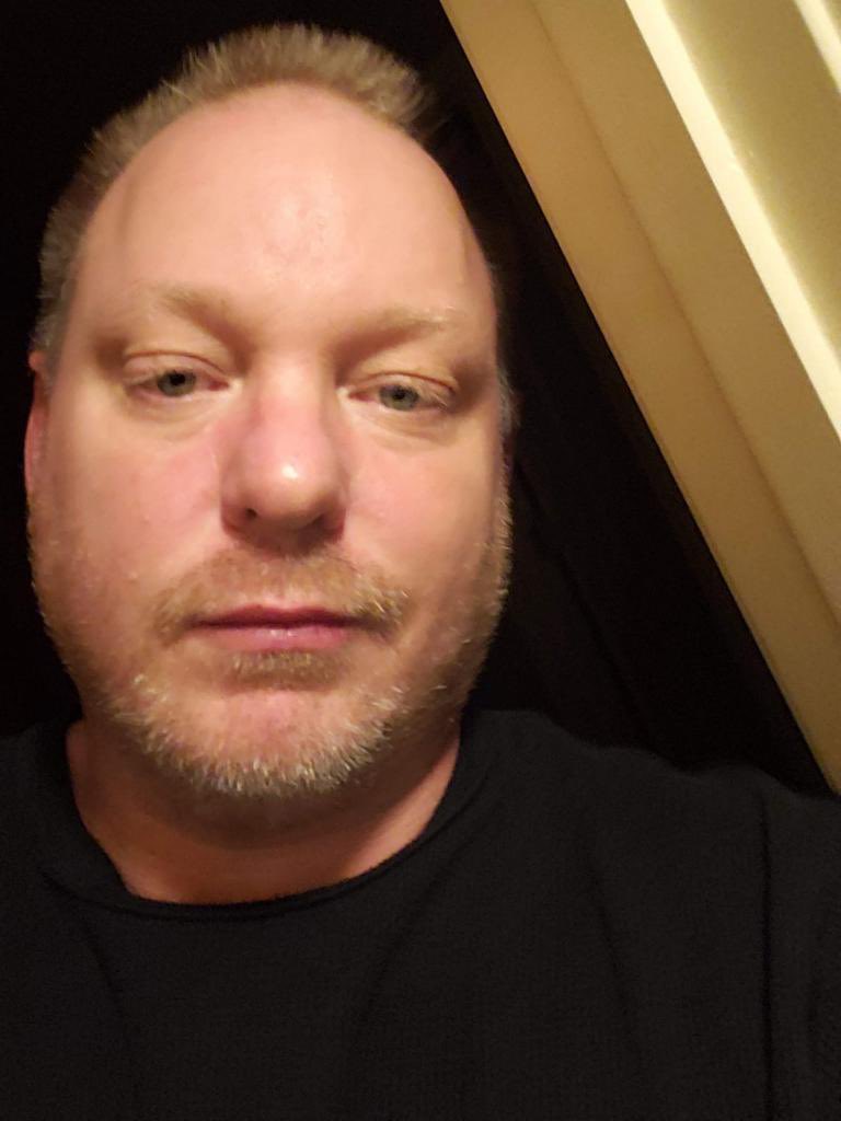 Str8Daddies's tweet photo. Look a this straight hot daddy ! Seduced him into sending me some nice pics of his cock 😛😜 https://t.co/8JW0H8yEYJ