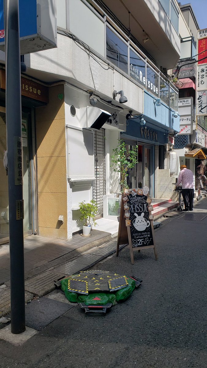 じょーじ 4月早々 空き巣に入られました シャッターは閉めていたものの ジャンプパッドで二階から侵入されてしまいました 金品などの被害はありませんが ヘビーアモが2つ セルが3つ無くなっていました このままではリシューは最終ラウンド