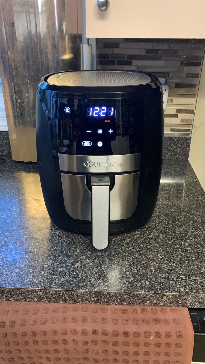 SalimPatel92's tweet photo. Opened up the gift given by my sisters. A wonderful Air Fryer to help in my healthy eating regimen Subhān Allāh.
Qibla @qasimhussayn and @Bruva_K, you guys got competition 😉
Now to test out my cooking ability.
#ChefSalim 👨🍳 https://t.co/4inD8DE9JR