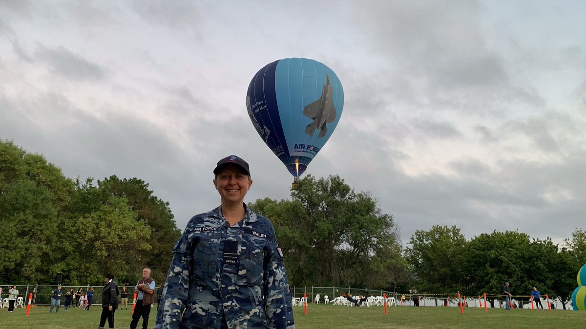 DarrenChesterMP's tweet photo. Catherine Walsh joined the @AusAirForce nearly 25 years ago at just 16, beginning her career as an intelligence officer. Catherine is currently the Director of @Veterans_SA where she continues to work for the community. Read her story: https://t.co/pxkOWKvhRa #TYFYS #OurVeterans https://t.co/xfCy6aT10a