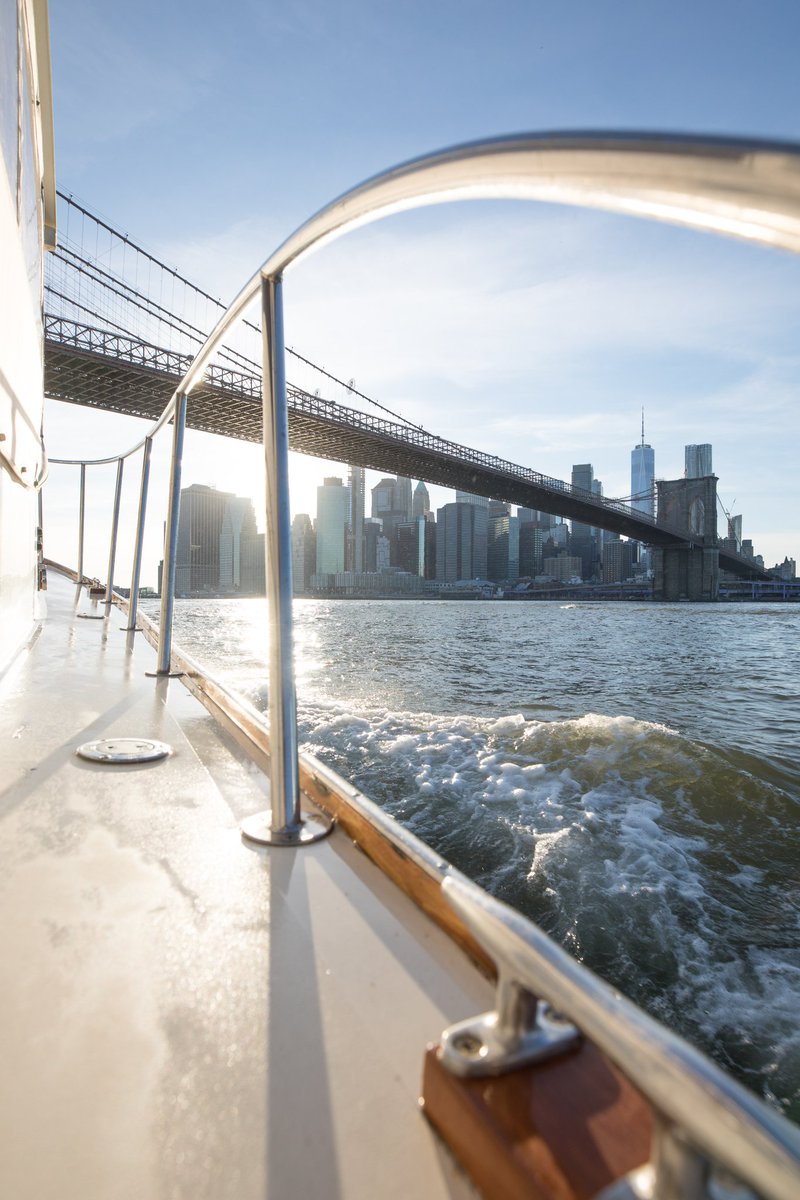 maximusupinNYc's tweet photo. Chasing sunset on the New York Harbor aboard the @NYmediaBoat https://t.co/hULTGcIHmv