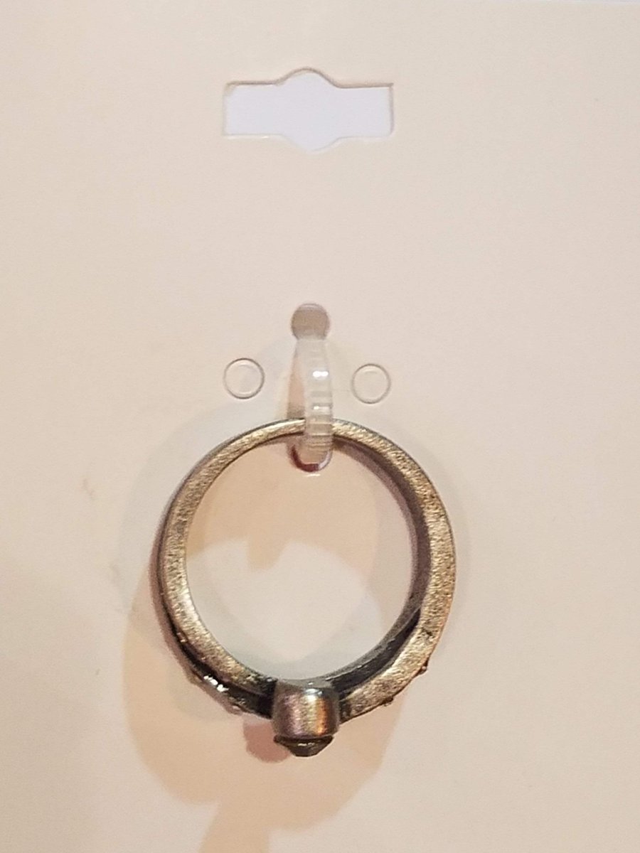 SHIPUGFX1's tweet photo. PEWTER GLASS GEM RING Price $22👇
https://t.co/tXQdi2NNtO

This ring is gorgeous. Made of pewter, and it has small clear gems along the sides. It also has a grey glass stone in the center. Only comes in size 8.

Get More Offer:➡️ https://t.co/mhh1WAVmrw

#jewelry #ring #gemring https://t.co/IGturrgUPt