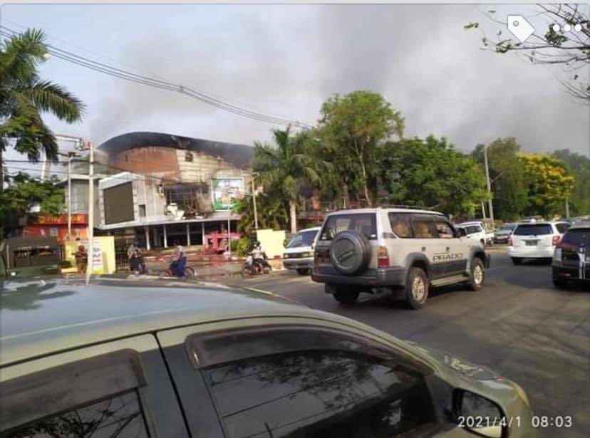 HNwayoo's tweet photo. At 2am  : Ruby Mart was set on fire
At 4am  : Gandamar Wholesale was set on fire
Both were owned by Junta
No civilian could come out during the curfew time so it was quite evident that who the real culprit was 
Don’t get fooled @freya_cole @CNN 
#WhatsHappeningInMyanmar #Apr1Coup https://t.co/gWxXk6vkzC