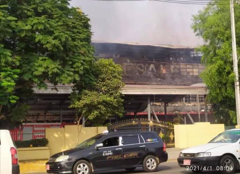 HNwayoo's tweet photo. At 2am  : Ruby Mart was set on fire
At 4am  : Gandamar Wholesale was set on fire
Both were owned by Junta
No civilian could come out during the curfew time so it was quite evident that who the real culprit was 
Don’t get fooled @freya_cole @CNN 
#WhatsHappeningInMyanmar #Apr1Coup https://t.co/gWxXk6vkzC